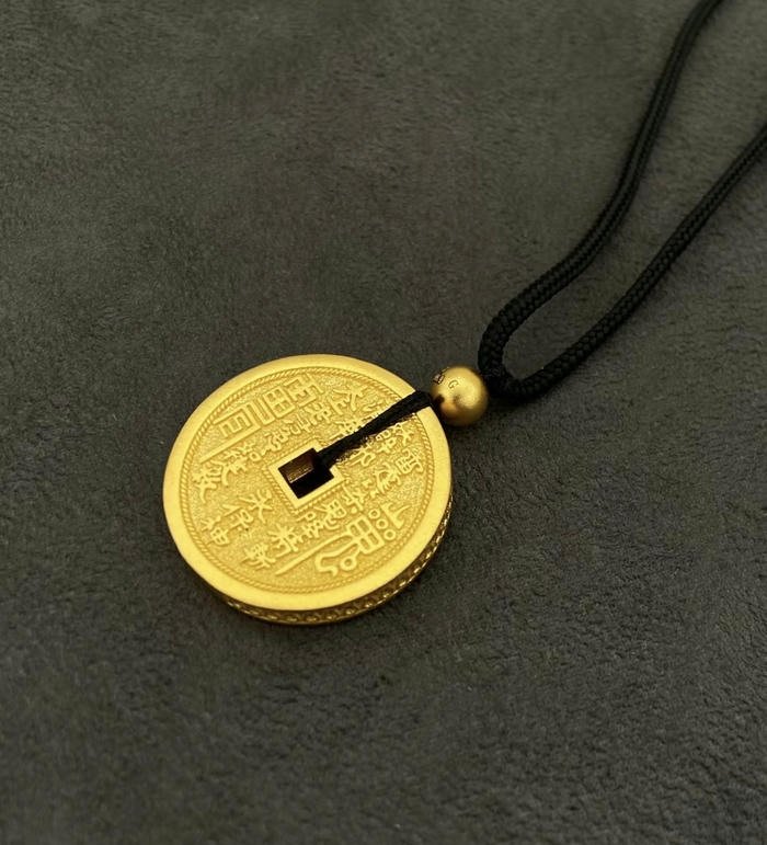 Ảnh phong thủy tiền xu treo