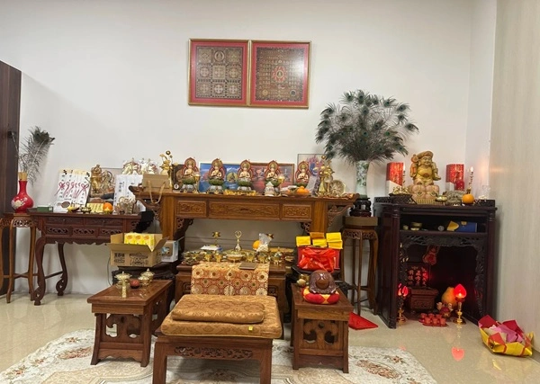 Hình bàn thờ phong thủy bố cục hài hòa