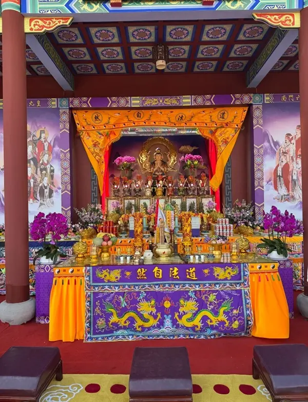 Hình bàn thờ phong thủy đẹp sang trọng