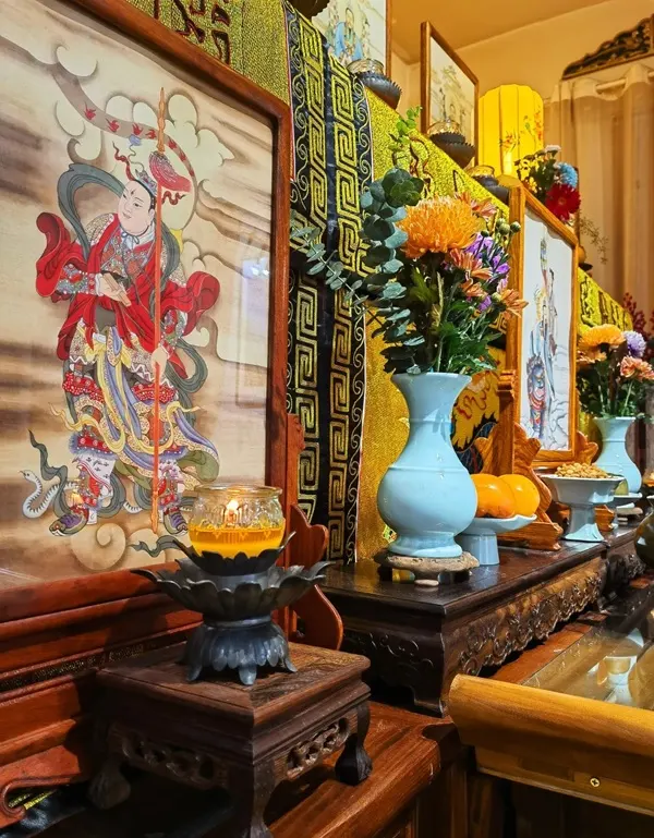 Hình bàn thờ phong thủy mang sự thanh tịnh