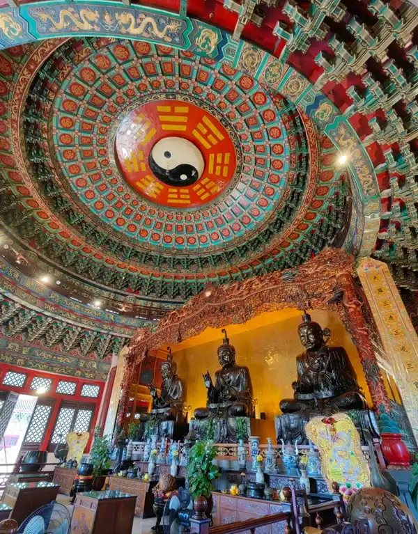 Hình bàn thờ phong thủy phù hợp đại lễ