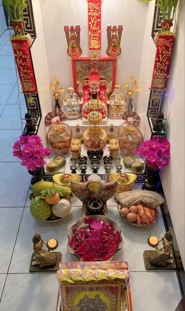 Hình bàn thờ phong thủy thiết kế trang trọng