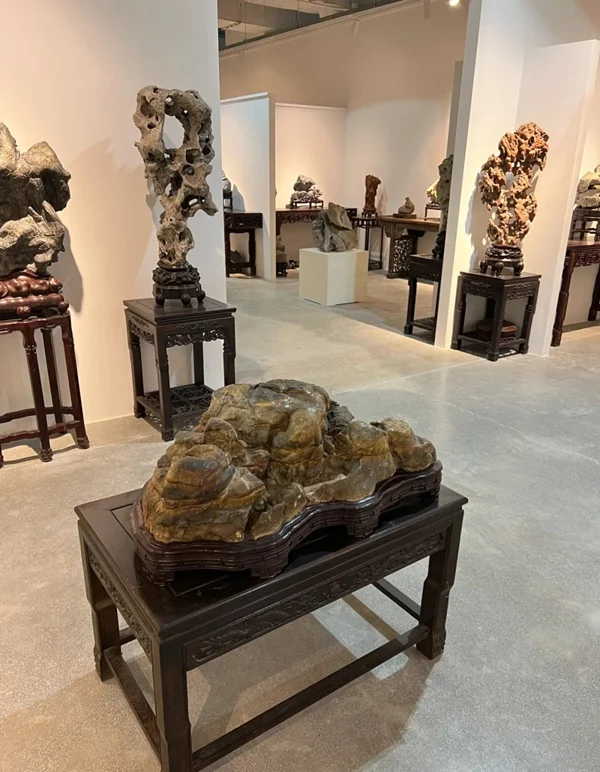 Hình đá phong thủy đẹp tự nhiên tinh tế