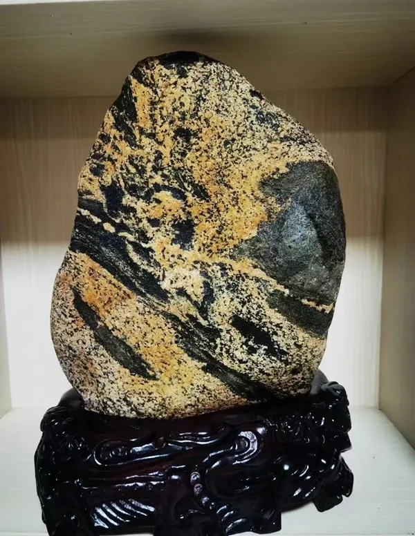 Hình đá phong thủy hình dáng độc lạ