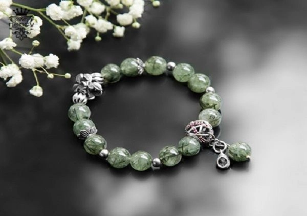 Hình đá thạch anh phong thủy ánh sáng lấp lánh