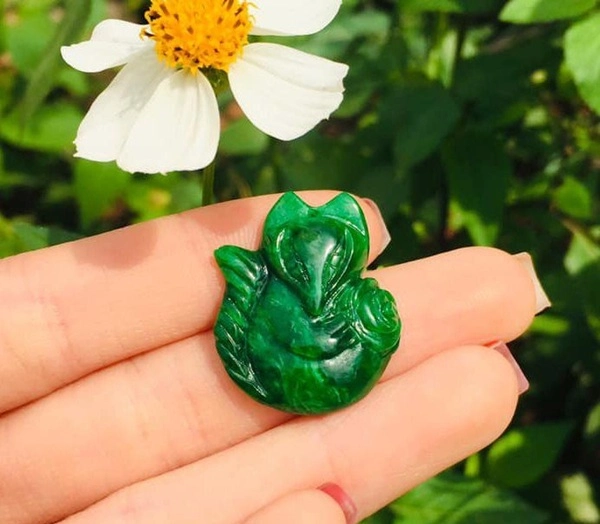 Hình đá thạch anh phong thủy ánh sáng phản chiếu