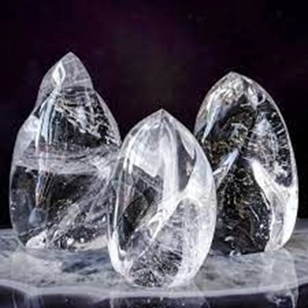 Hình đá thạch anh phong thủy dáng vẻ sang trọng