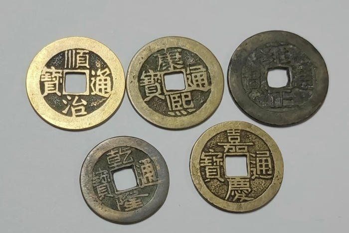 Hình đồng tiền tượng trưng tài vận