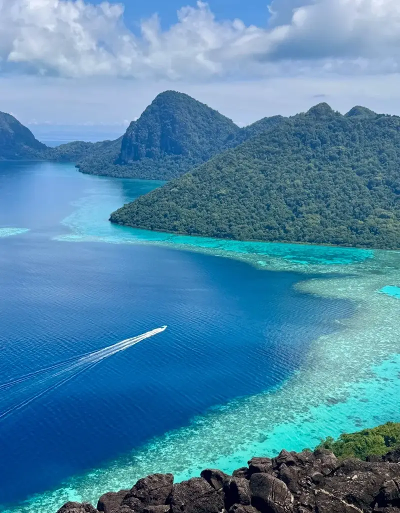 Hình nền biển xanh không gian thoáng đãng