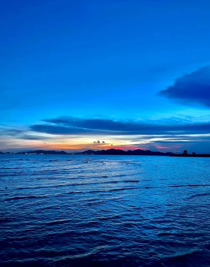 Hình nền biển xanh nhẹ nhàng thư giãn