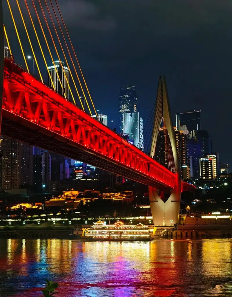 Hình nền thành phố đêm ánh sáng phản chiếu