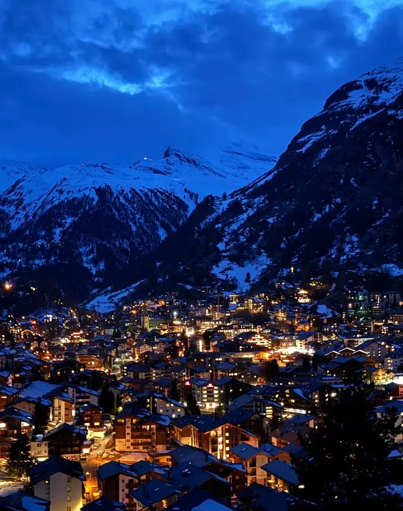 Hình nền thành phố đêm ánh sáng rực rỡ