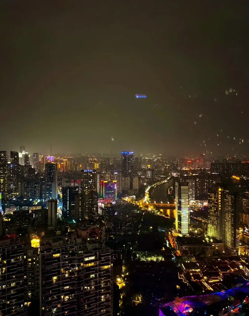 Hình nền thành phố đêm đường phố nhộn nhịp