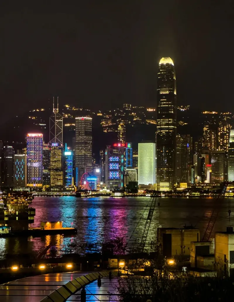 Hình nền thành phố đêm lung linh sắc màu