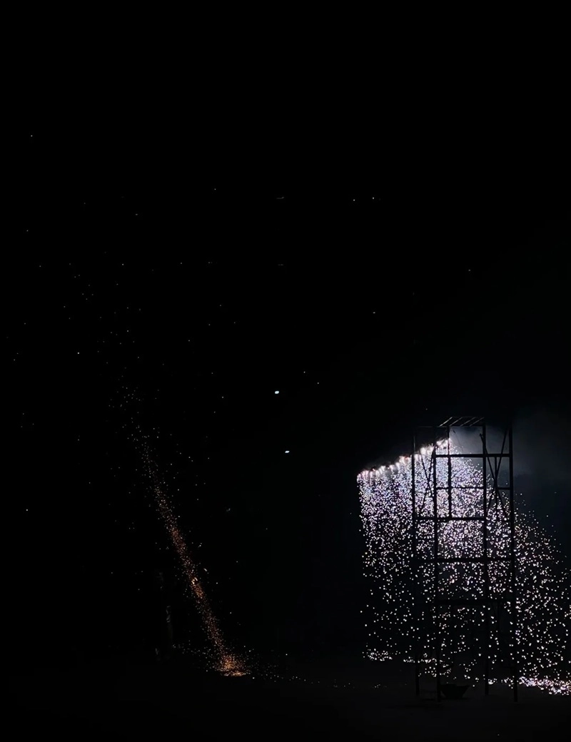 Hình nền tối huyền ảo ánh sáng mờ ảo