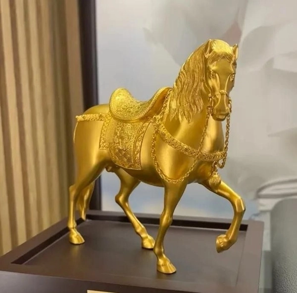 Hình ngựa phong thủy dáng vẻ uyển chuyển