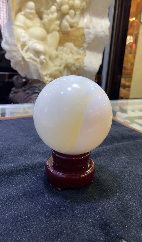 Hình quả cầu phong thủy ánh sắc lung linh