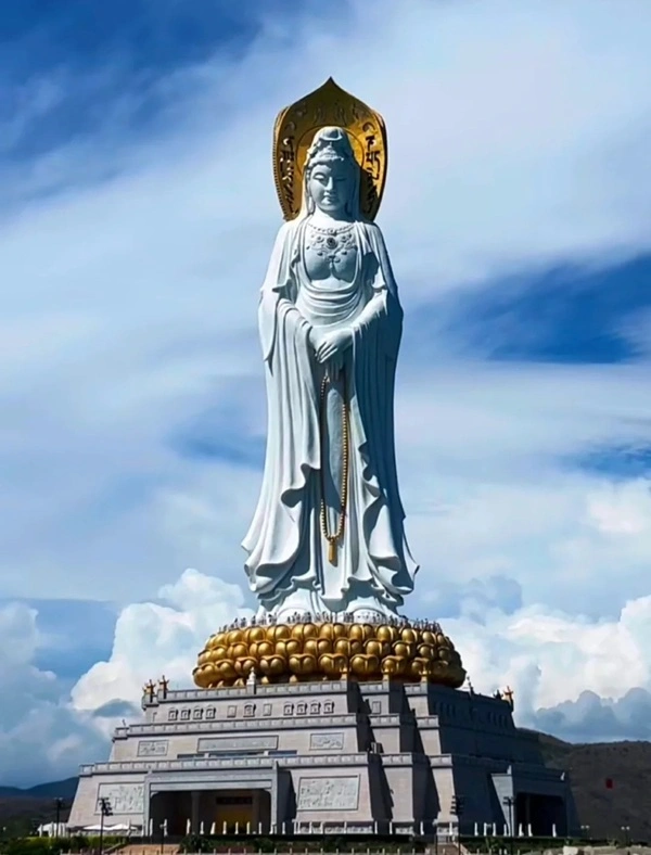 Hình tượng Phật an lành gam màu hài hòa