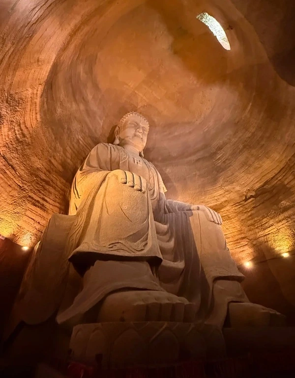 Hình tượng Phật an lành khí chất tĩnh lặng