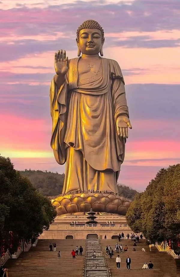 Hình tượng Phật an lành màu sắc thanh nhã