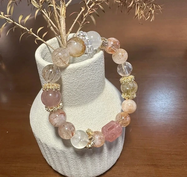 Hình vòng tay phong thủy cảm giác ấm áp