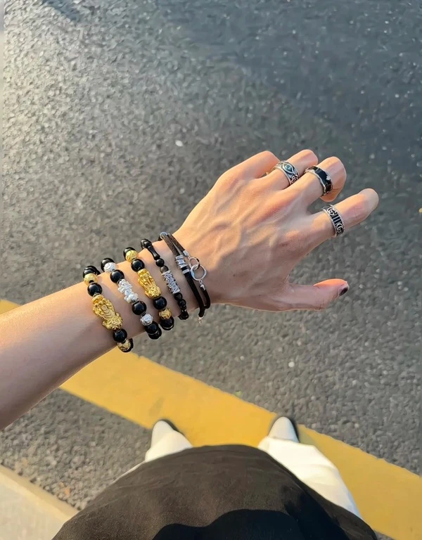 Hình vòng tay phong thủy đường nét mềm mại