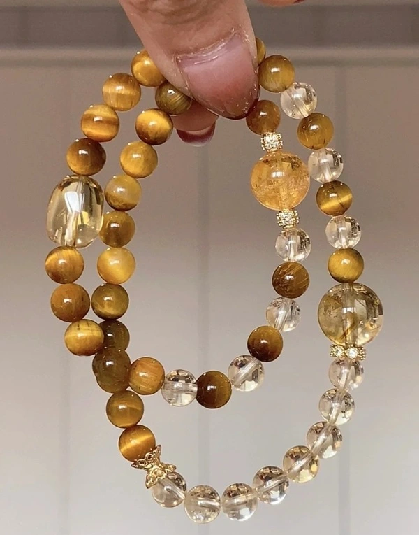 Hình vòng tay phong thủy gam màu trầm ấm