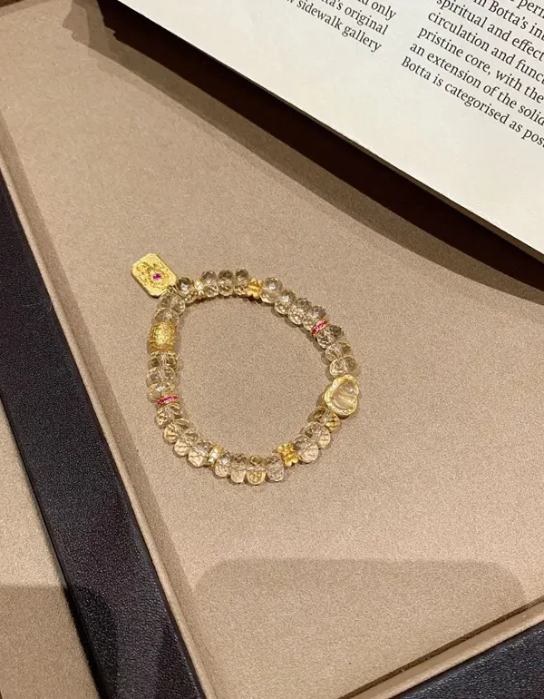 Hình vòng tay phong thủy khắc họa tự nhiên