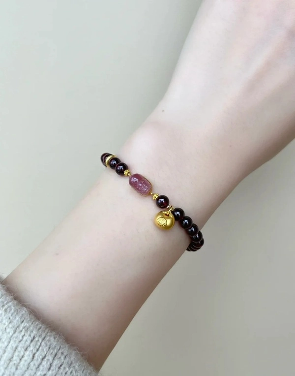 Hình vòng tay phong thủy mang hơi thở tự nhiên