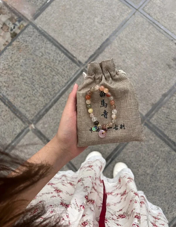 Hình vòng tay phong thủy mang ý nghĩa sâu sắc