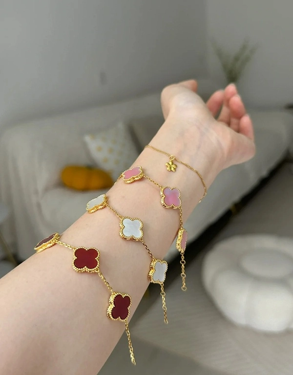 Hình vòng tay phong thủy phong cách tối giản