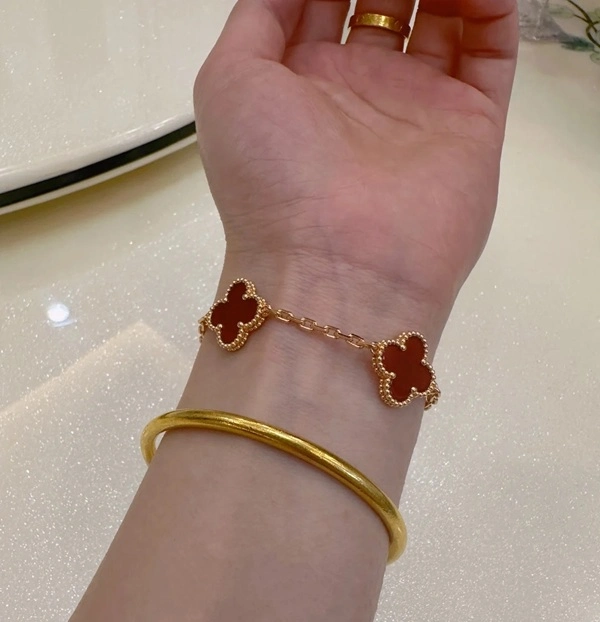 Hình vòng tay phong thủy sắc màu nổi bật