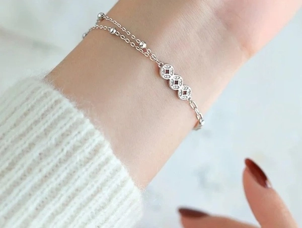 Hình vòng tay phong thủy thiết kế tối giản