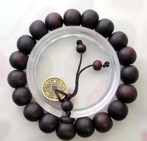 Hình vòng trầm phong thủy hương trầm dịu nhẹ