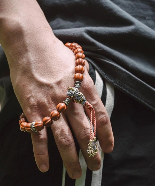 Hình vòng trầm phong thủy phong cách tối giản