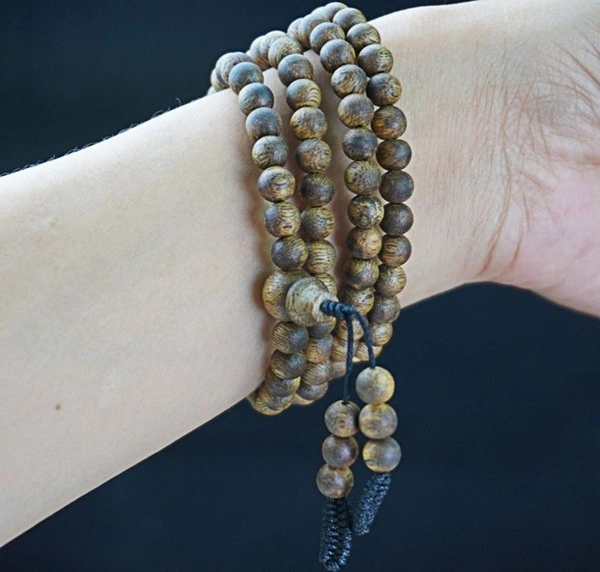 Hình vòng trầm phong thủy sắc nâu trầm ấm