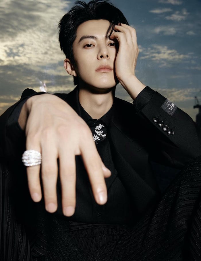 avatar ánh nhìn sắc lạnh