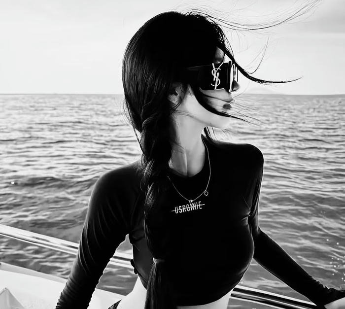 avatar đen trắng đơn giản avatar đen trắng đơn giản