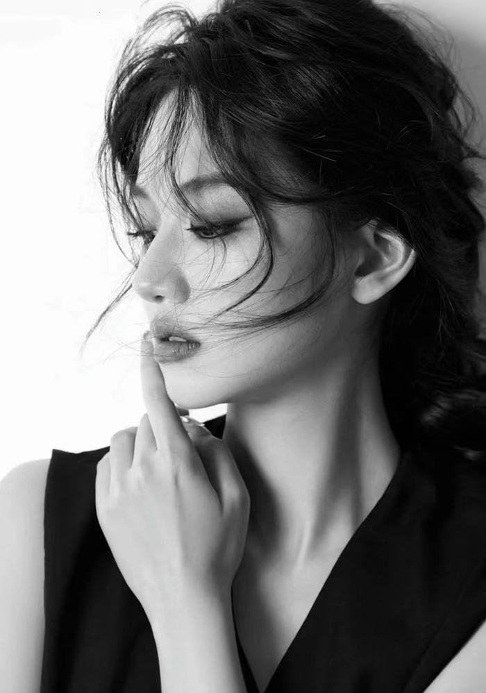 avatar đen trắng huyền bí avatar đen trắng huyền bí