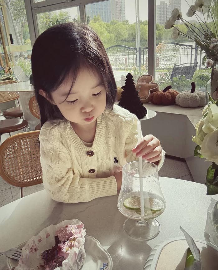 avatar nữ cute tự nhiên