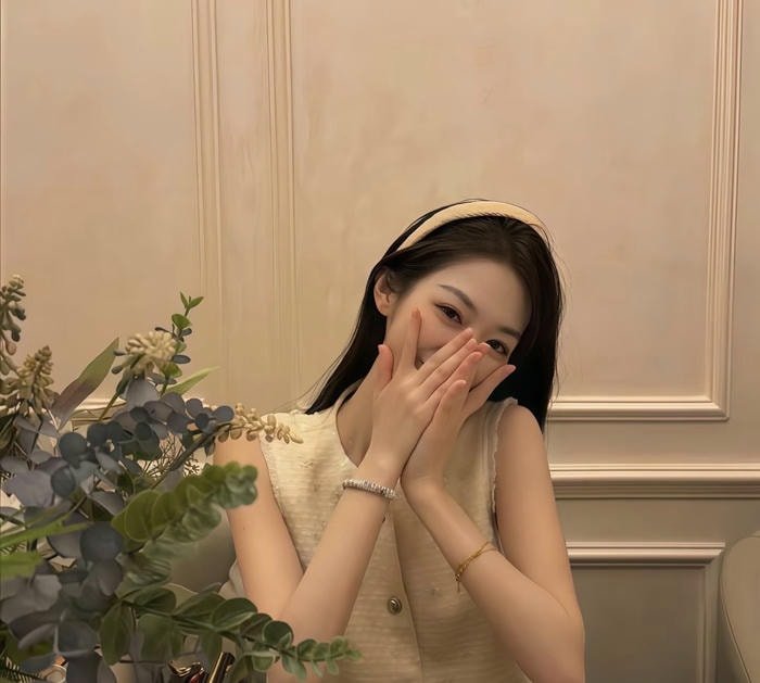 avatar nữ dễ thương thanh lịch