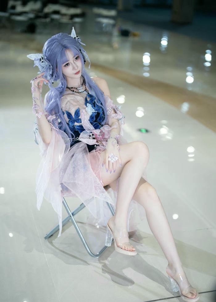 cô gái cosplay anime