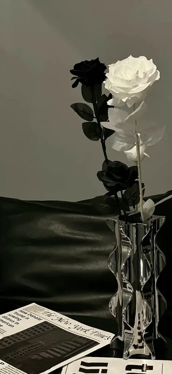 hình nền đen trắng cánh hoa