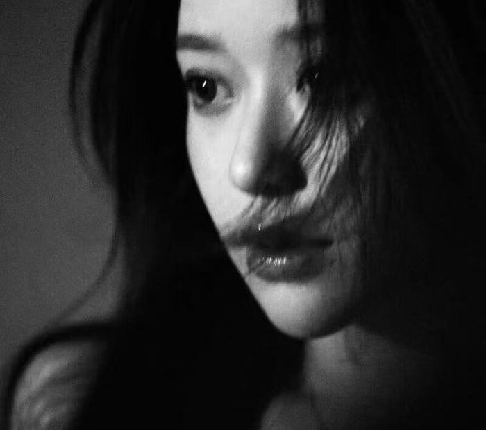 không gian đen trầm