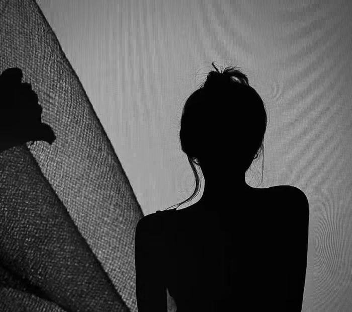 nét tối tinh tế