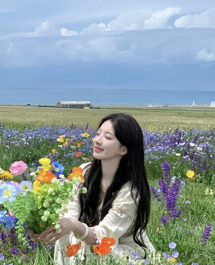 vẻ hiền hòa avatar nữ