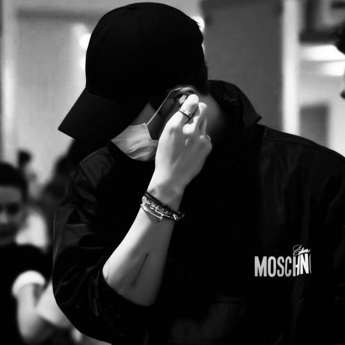 Ảnh avatar black mode bí ẩn cuốn