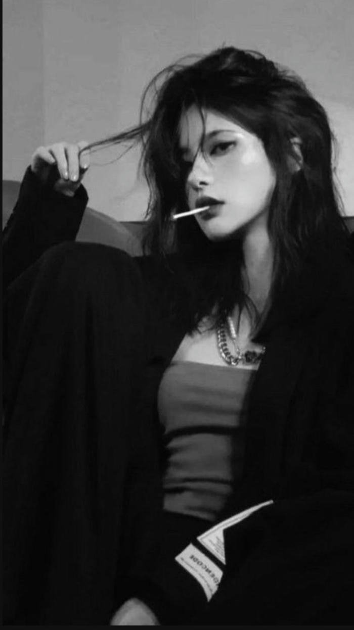 Ảnh avatar chất lạ nữ sắc sảo