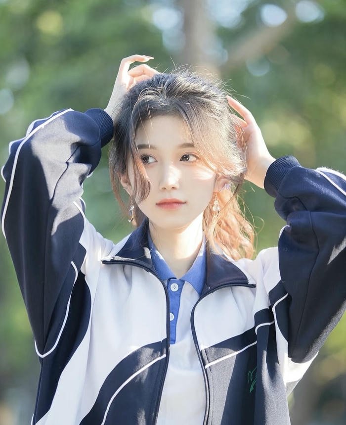 Ảnh avatar girl xinh nhẹ nhàng khuôn mặt sáng