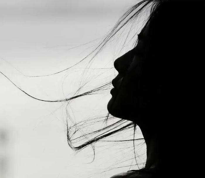 Ảnh avatar nghệ thuật tối màu cuốn hút